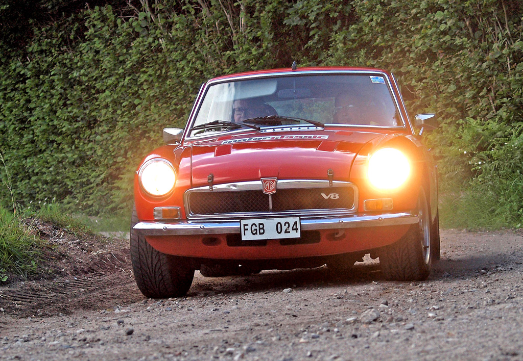 Svenskerne: Björn Hedlund og Lars Wallin stiller til start i 11. Classic Car Challenge med deres MG B (1973).
(Foto: Åge Keseler Kirketerp)